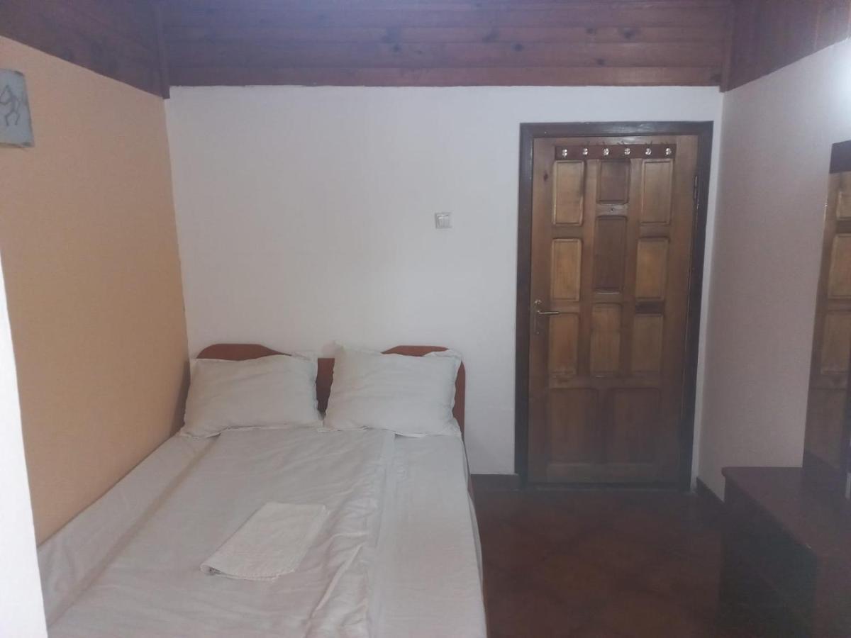 טרגובישטה Double Room With Private Bathroom By Osteria Constantino מראה חיצוני תמונה