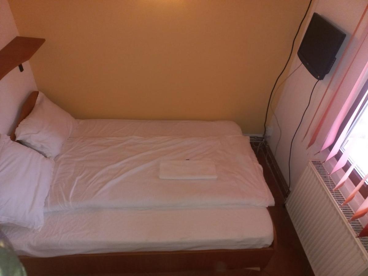 טרגובישטה Double Room With Private Bathroom By Osteria Constantino מראה חיצוני תמונה