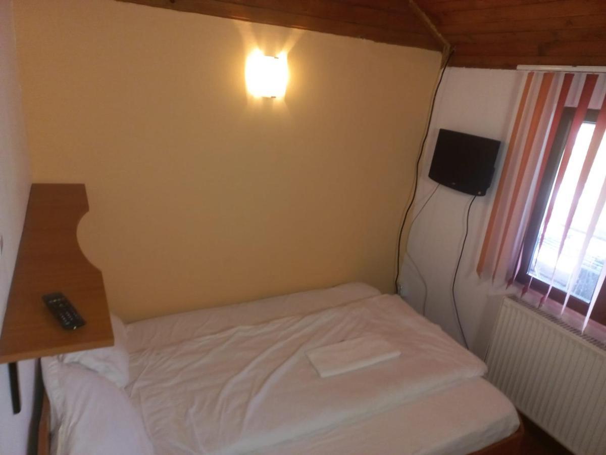 טרגובישטה Double Room With Private Bathroom By Osteria Constantino מראה חיצוני תמונה