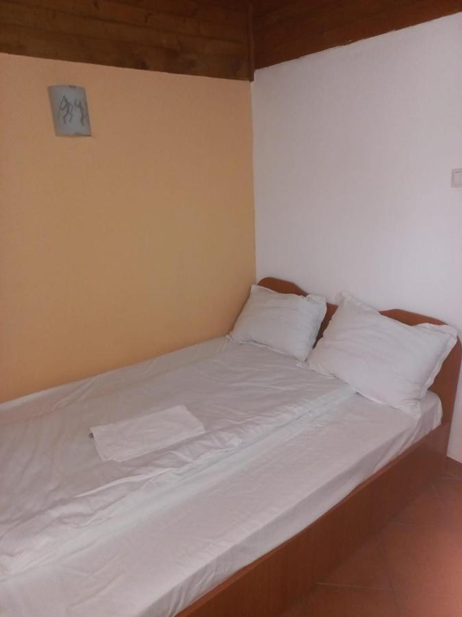טרגובישטה Double Room With Private Bathroom By Osteria Constantino מראה חיצוני תמונה